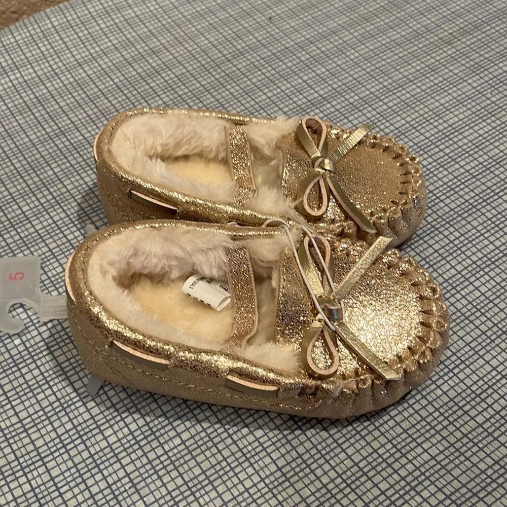 NEW Gold Glitter faux Fur Lined Moccasins Size 5